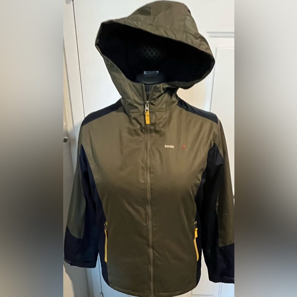 Swiss Tech Men's Green and Navy Raincoat